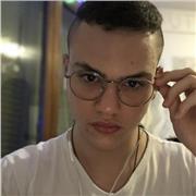 Studente universitario di ingegneria elettronica che conosce discretamente la matematica e fisica del liceo